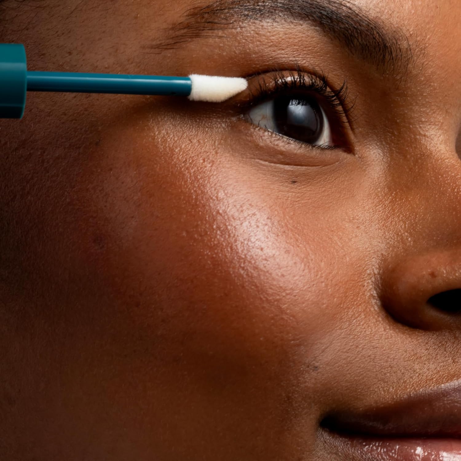 Cliganic Organic Castor Oil, 100% Pure (4oz Glass Bottle with Eyelash Kit) - For Eyelashes, Eyebrows, Hair & Skin